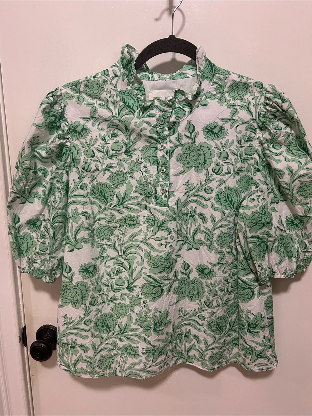 Tuckernuck x Hyacinth House Green Floral Puff-Sleeve Women’s Top